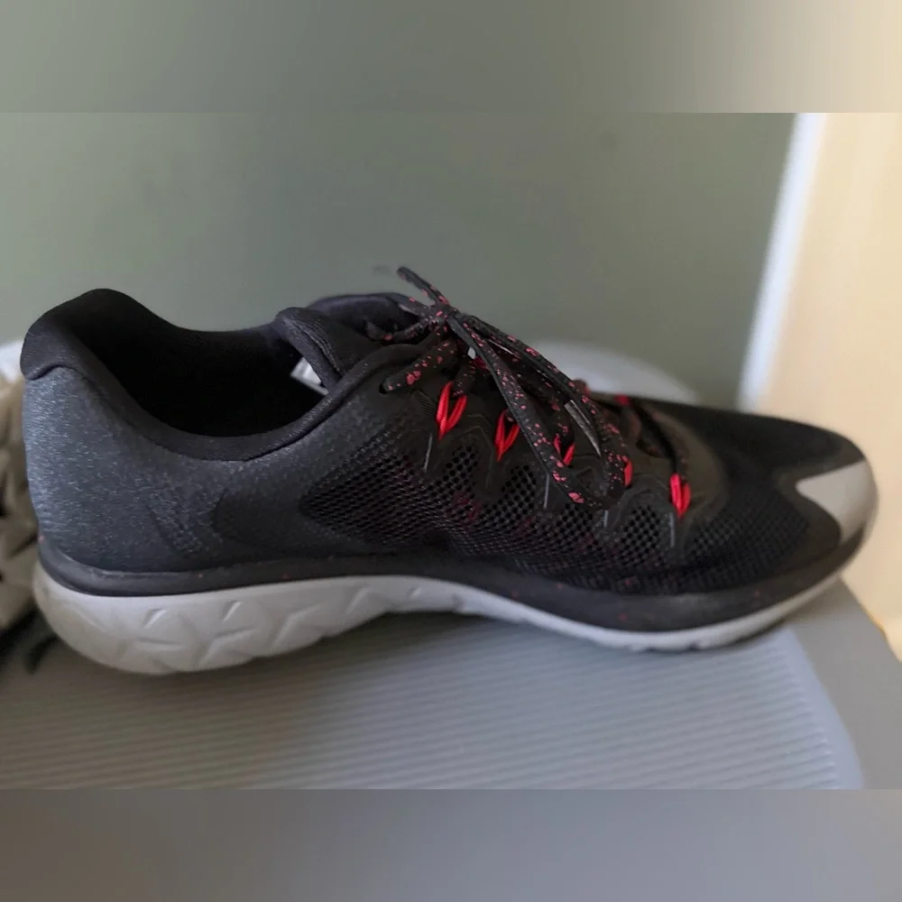 Jordan flight runner shoe. Size 11.5. Black/red/wolf grey. Air Jordan. Running